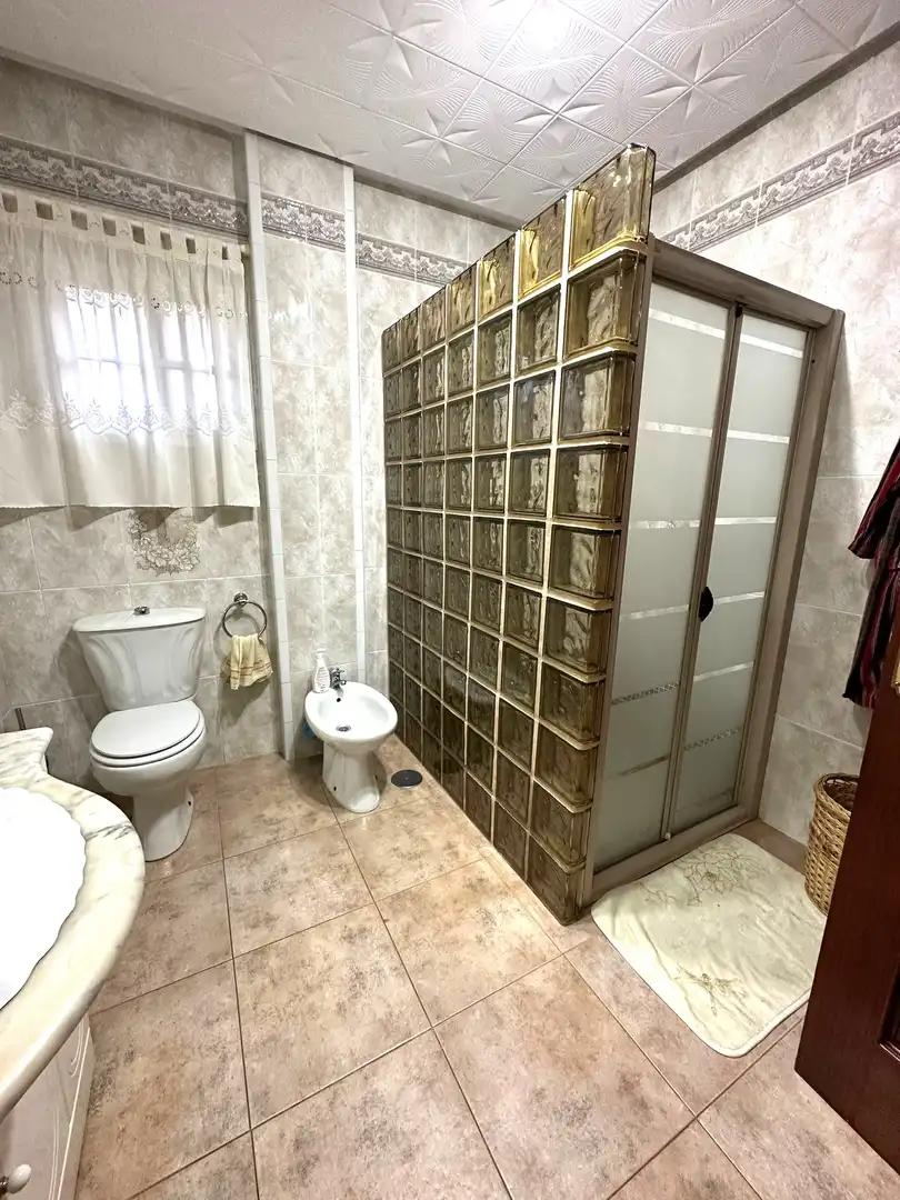Bany de Casa o xalet en venda en El Puerto de Santa María amb Aire condicionat, Jardí privat i Terrassa