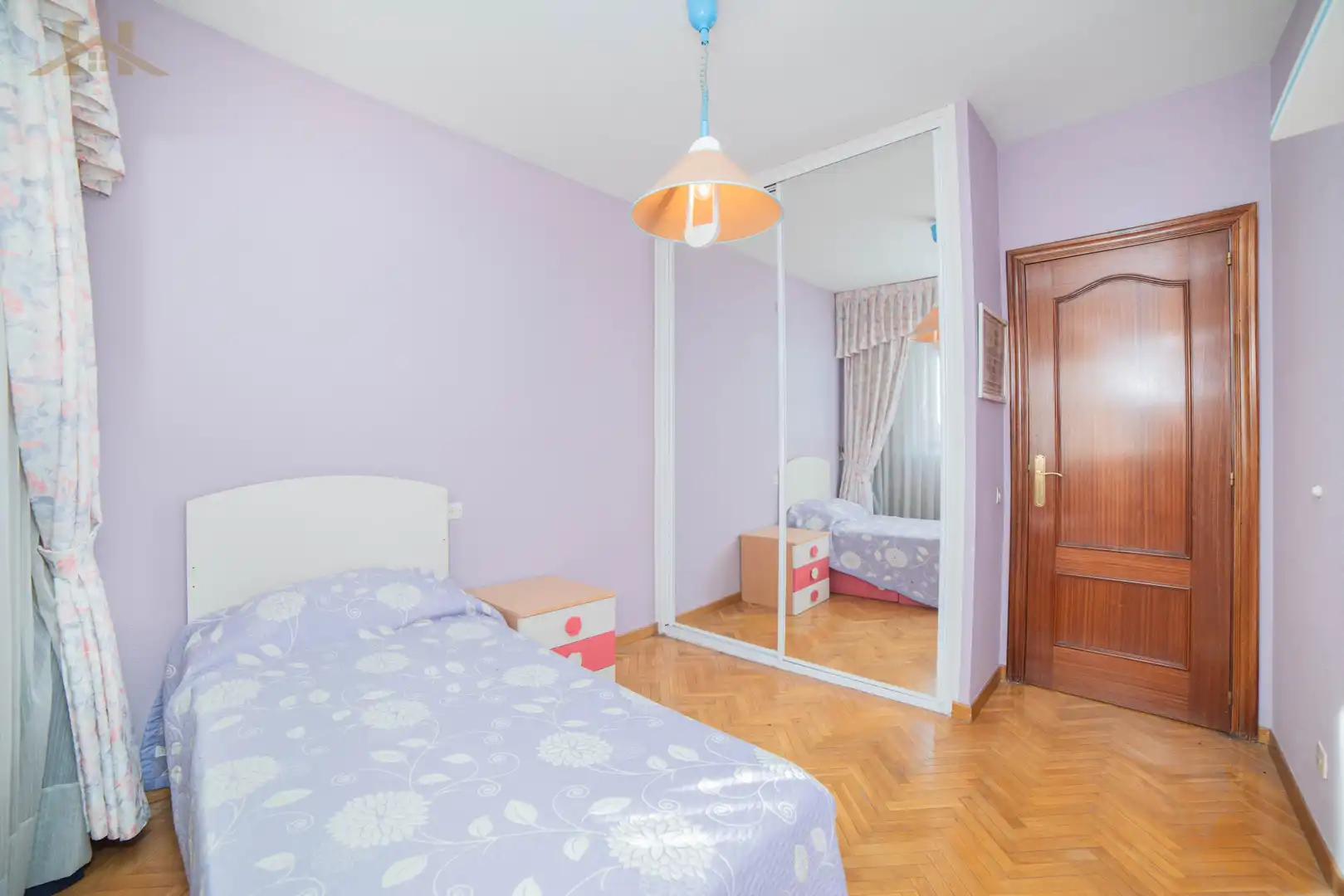 Habitación de Casa adosada en venta en Villaviciosa de Odón con Aire acondicionado, Calefacción y Jardín privado