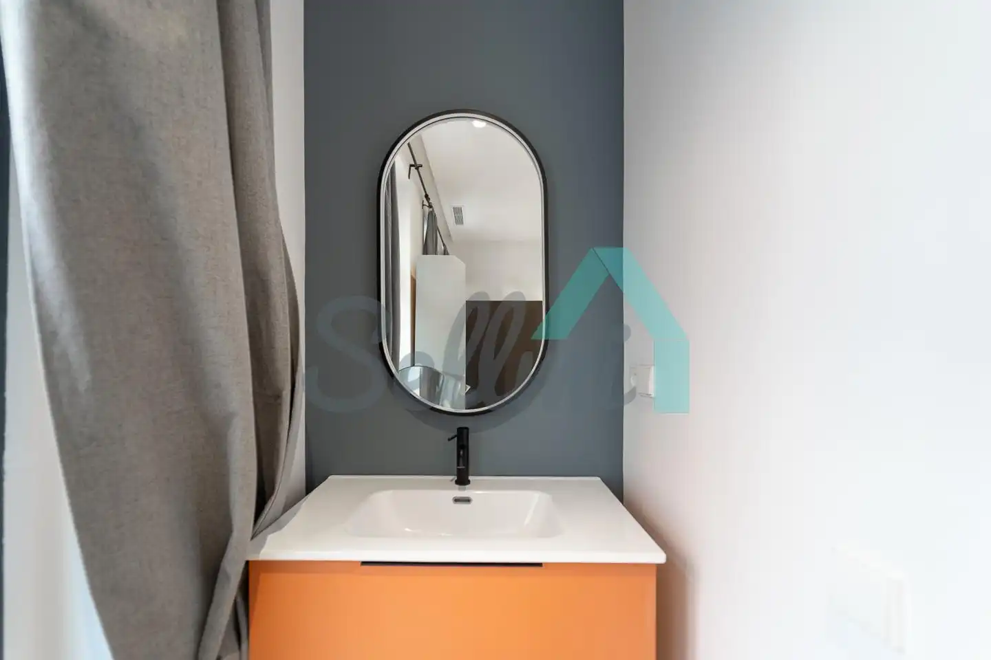 Badezimmer von Wohnung zur untervermieten in Oviedo  mit Klimaanlage, Heizung und Privatgarten