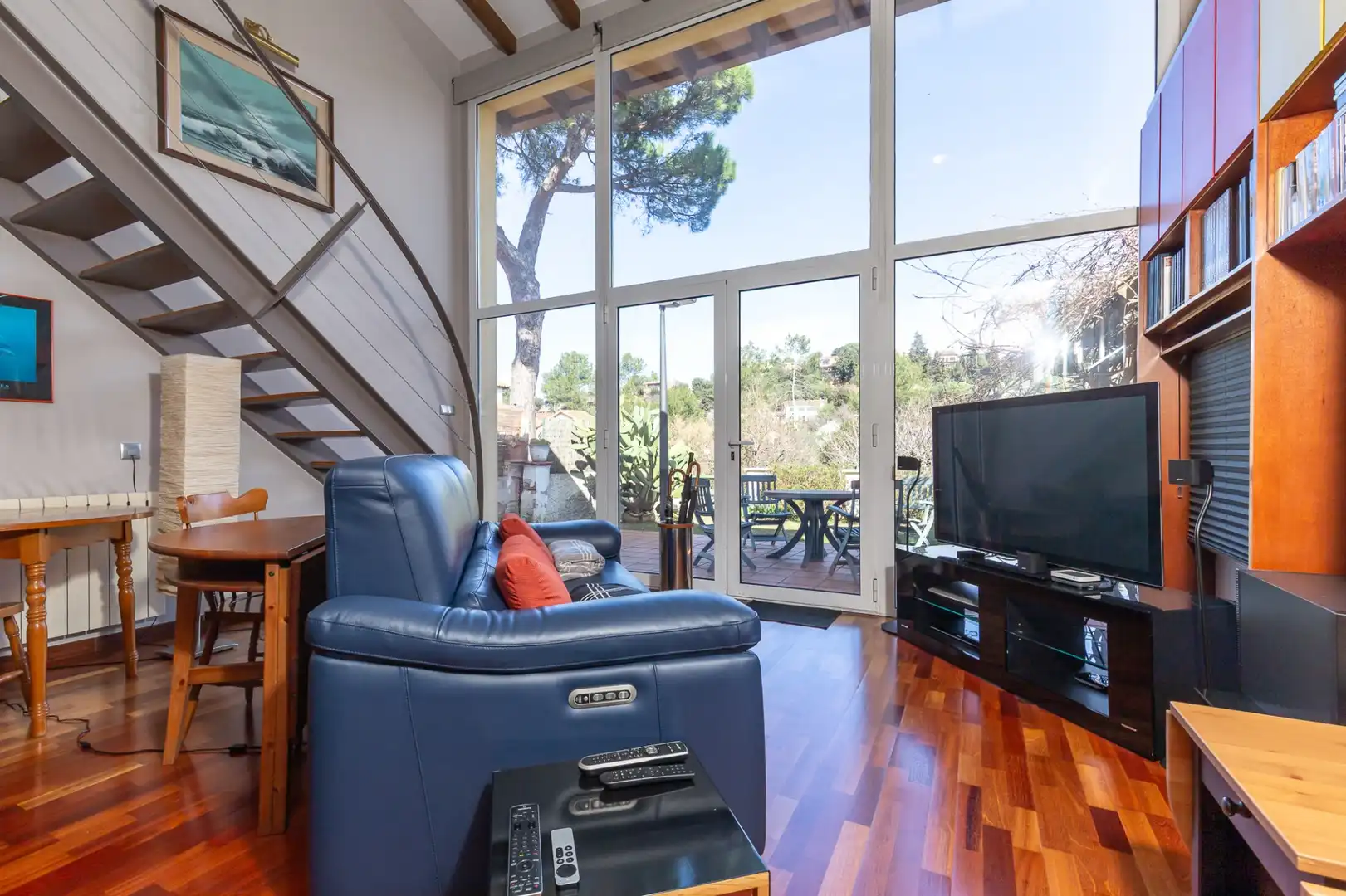 Living room of Houses for sale in Sant Cugat del Vallès  with Air Conditioner, Heating and Terrace