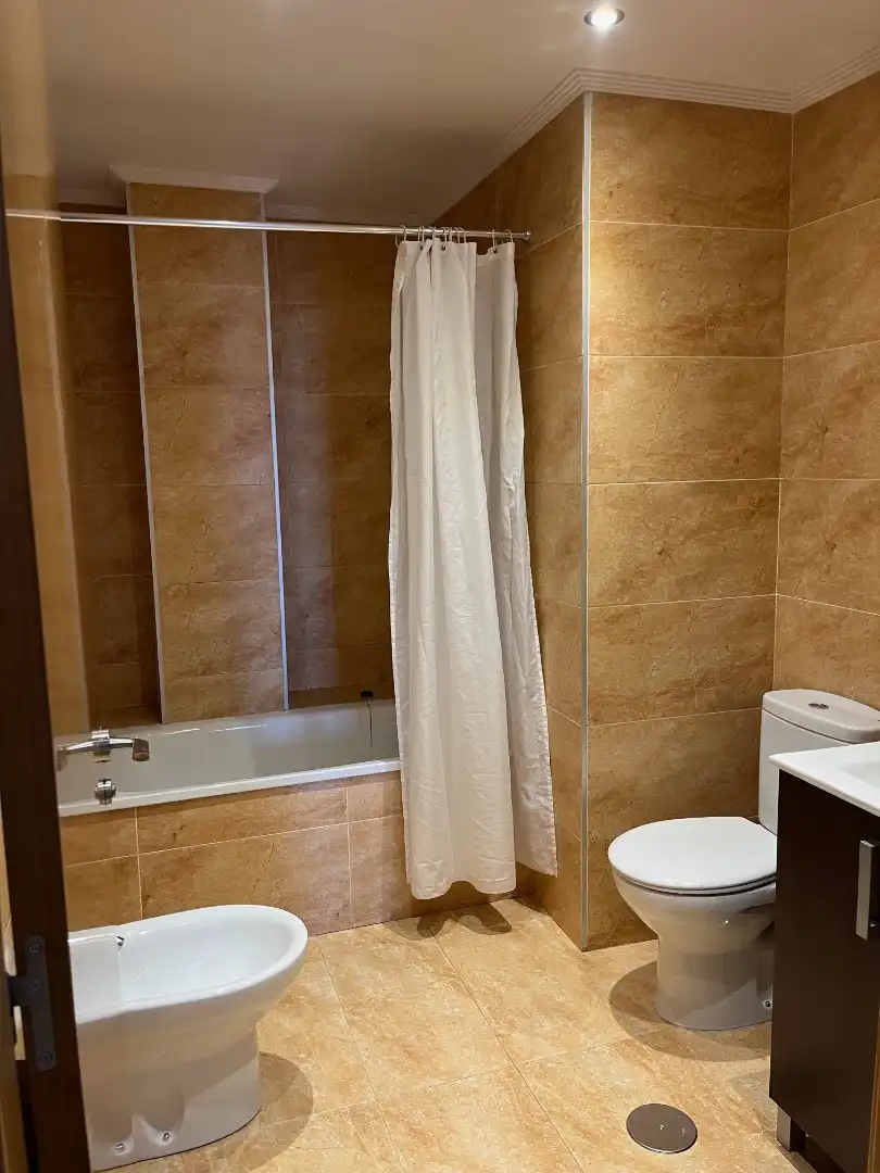 Bathroom of Flat for sale in Castellanos de Moriscos  with Heating, Parquet flooring and Furnished