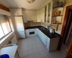 Cuina de Casa o xalet en venda en Villaralbo amb Aire condicionat, Calefacció i Jardí privat