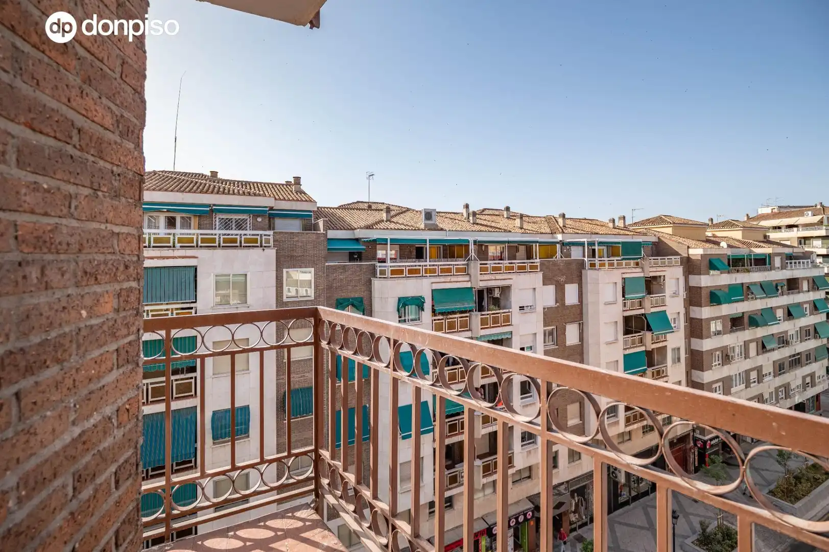 Piso con terraza en venta en Calle EMPERATRIZ EUGENIA 6
