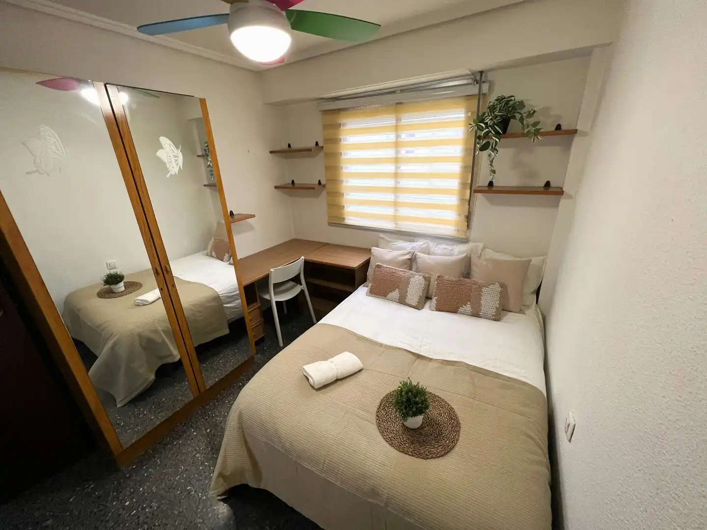 Habitación de Piso para compartir en Valencia con Lavadora y TV