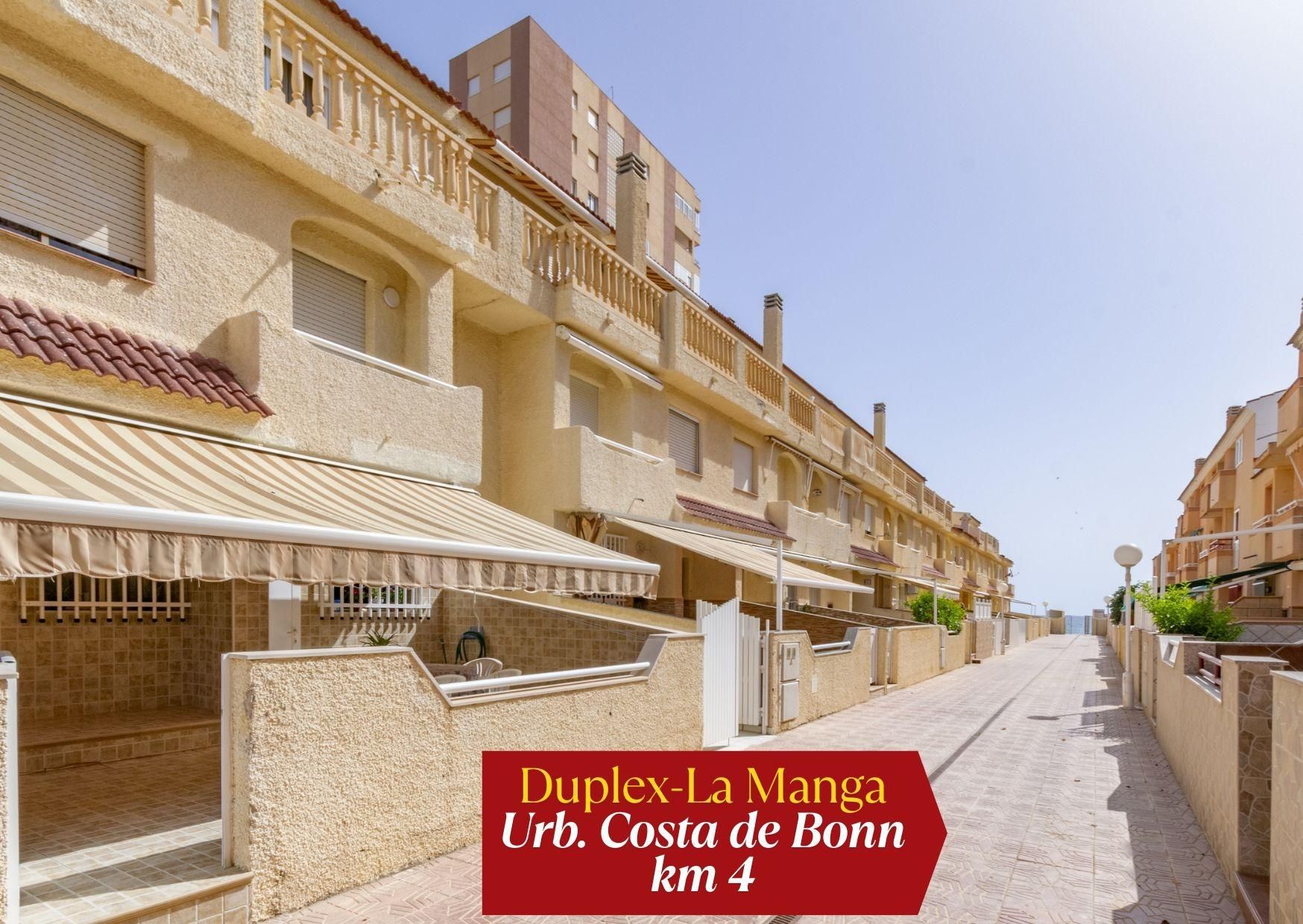 Vista exterior de Dúplex en venda en La Manga del Mar Menor amb Jardí privat, Terrassa i Traster