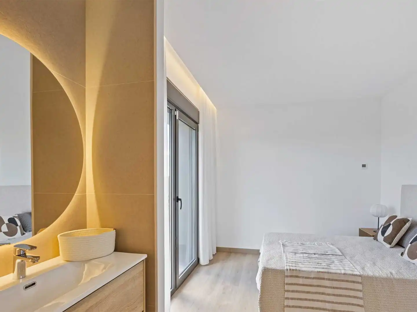 Chalet con piscina en venta en Calle Calle Praga, imagen 8