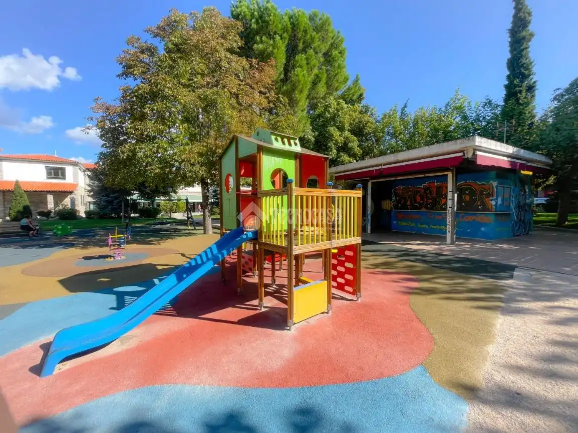 Casa aparellada amb jardí en venda a Guadarrama, imagen 14