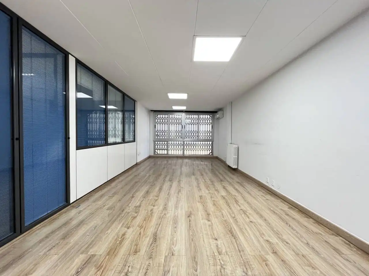 Büro zur Miete in Barcelona mit Klimaanlage, Heizung und Alarm