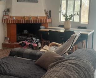 Sala d'estar de Casa adosada en venda en Urrácal amb Moblat