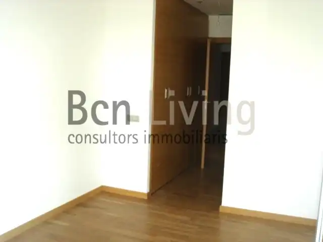 Bedroom of Flat for rent in L'Hospitalet de Llobregat  with Air Conditioner, Heating and Parquet flooring