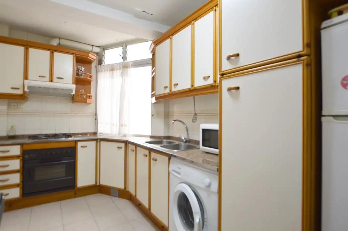 Cocina de Piso de alquiler en Tarragona con Terraza y Amueblado