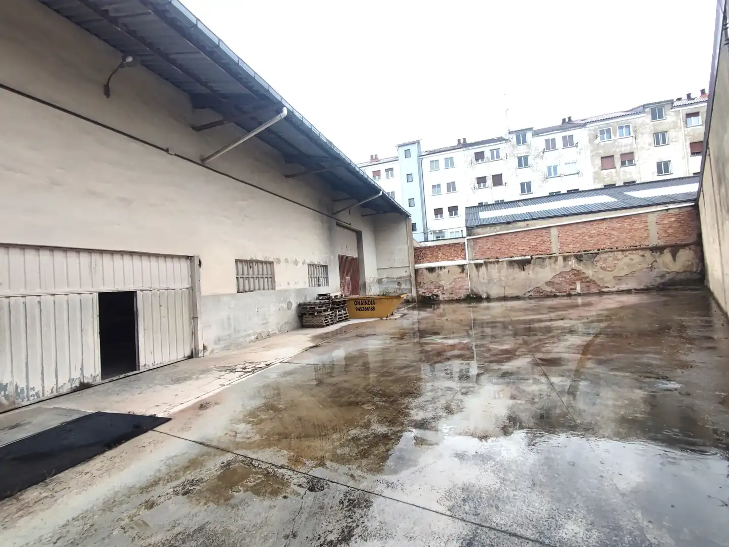 Vista exterior de Nau industrial en venda en Vitoria - Gasteiz
