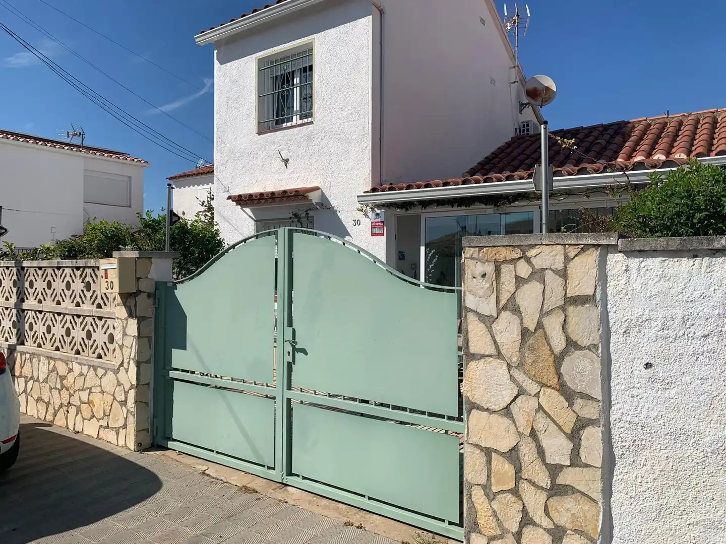 Vista exterior de Casa adosada en venta en Roses con Aire acondicionado, Calefacción y Jardín privado