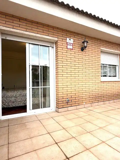 Vista exterior de Casa o chalet en venta en Sant Boi de Llobregat con Aire acondicionado, Calefacción y Jardín privado