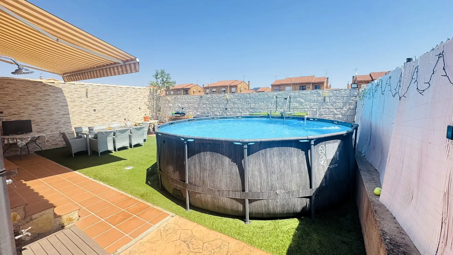Piscina de Casa o xalet en venda en Cedillo del Condado amb Aire condicionat, Calefacció i Jardí privat