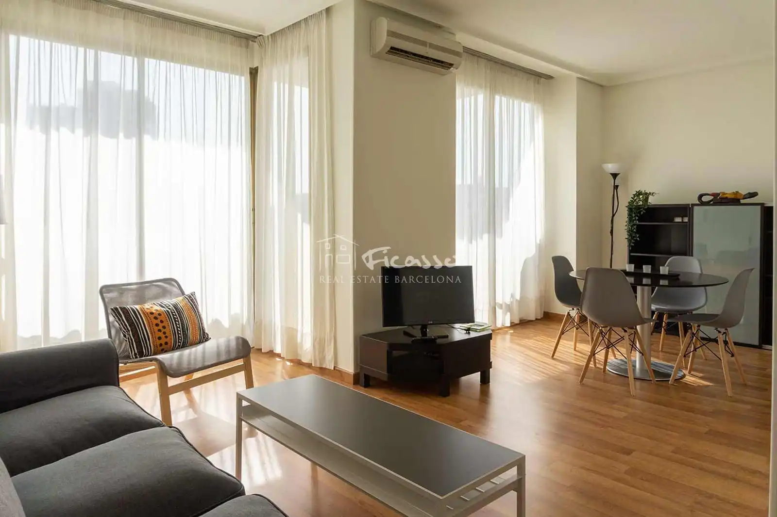Sala d'estar de Pis de lloguer en  Barcelona Capital amb Aire condicionat, Calefacció i Parquet