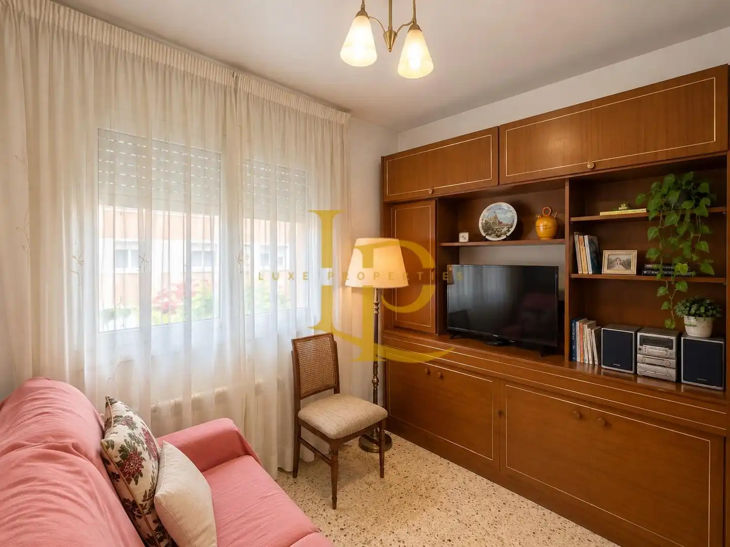 Habitación de Piso en venta en L'Hospitalet de Llobregat con Calefacción, Amueblado y Horno