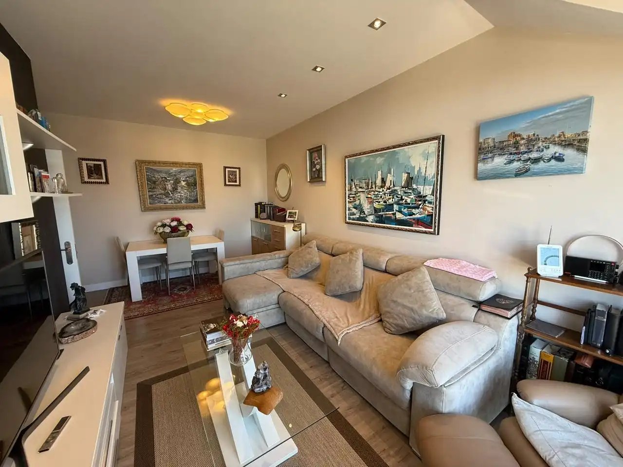 Sala de estar de Ático en venta en Castro-Urdiales con Calefacción, Terraza y Trastero