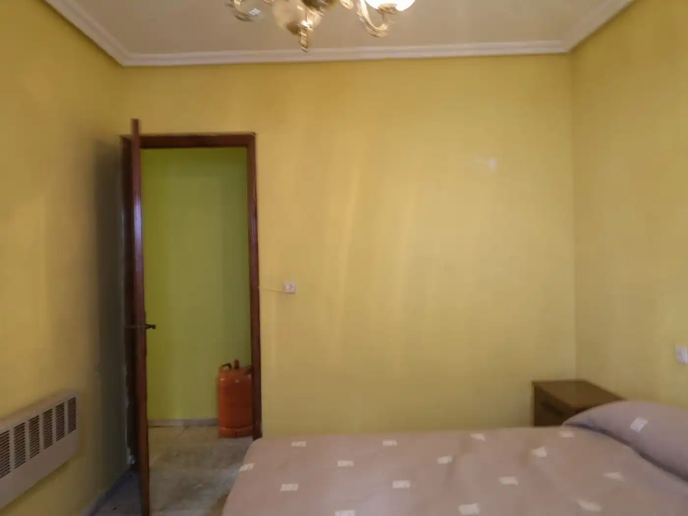 Schlafzimmer von Erdgeschoss zum Verkauf in Sequeros mit Heizung, Abstellraum und Möbliert