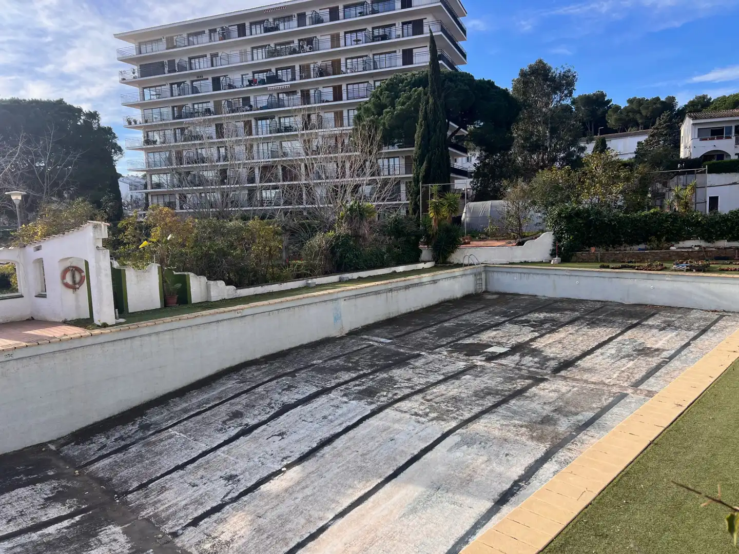 Vista exterior de Edificio en venta en Castell d'Aro, Platja d'Aro i s'Agaró con Piscina comunitaria