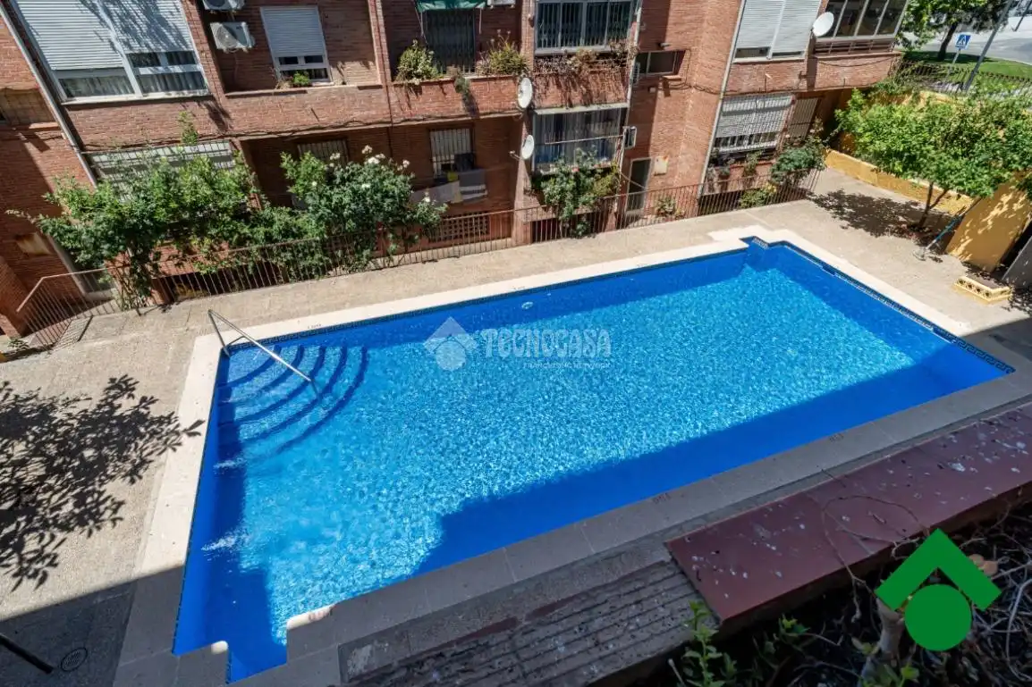 Piscina de Pis en venda en Maracena amb Balcó