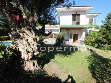 Casa amb balcó en venda a Sant Antoni de Vilamajor