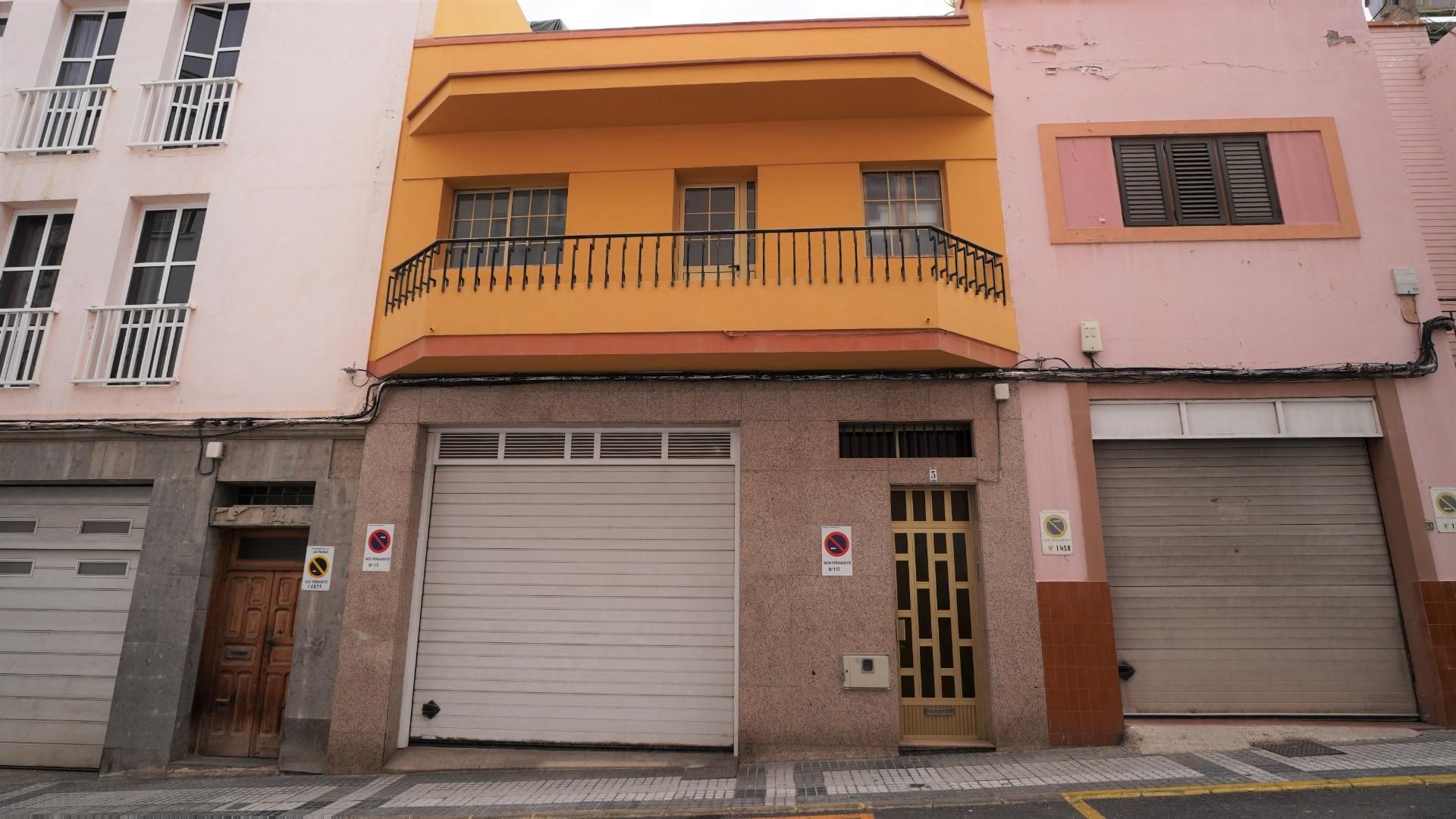 Exterior view of House or chalet for sale in Las Palmas de Gran Canaria  with Terrace, Storage room and Balcony