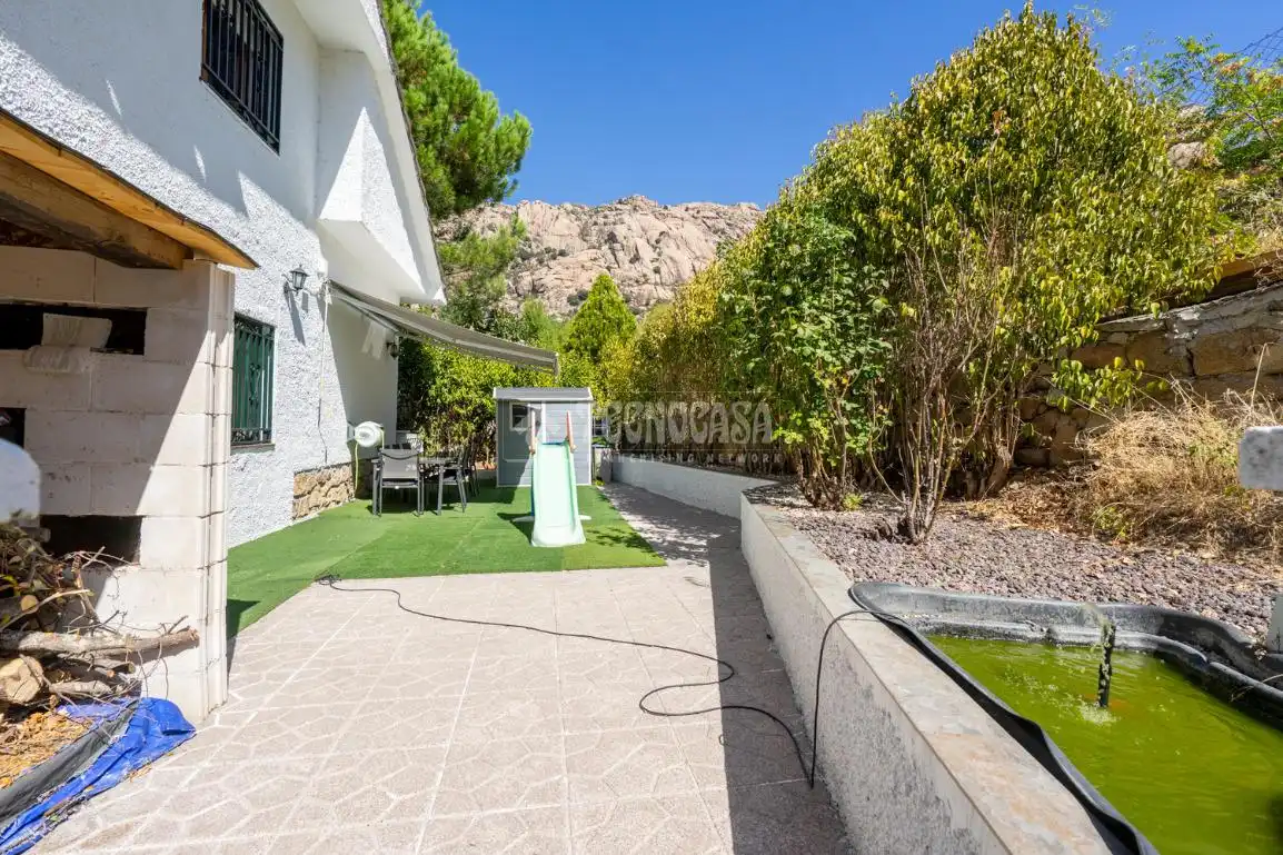 Exterior view of Detached homes for sale in Manzanares El Real  with Heating, Private garden and Terrace