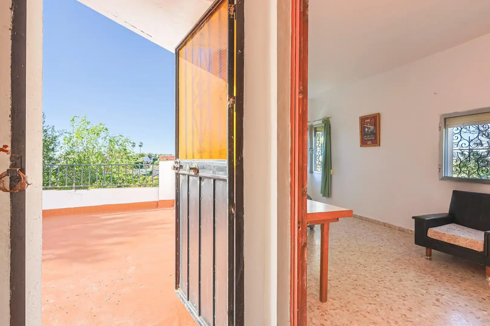 Terrassa de Casa o xalet en venda en Sanlúcar la Mayor amb Aire condicionat i Piscina