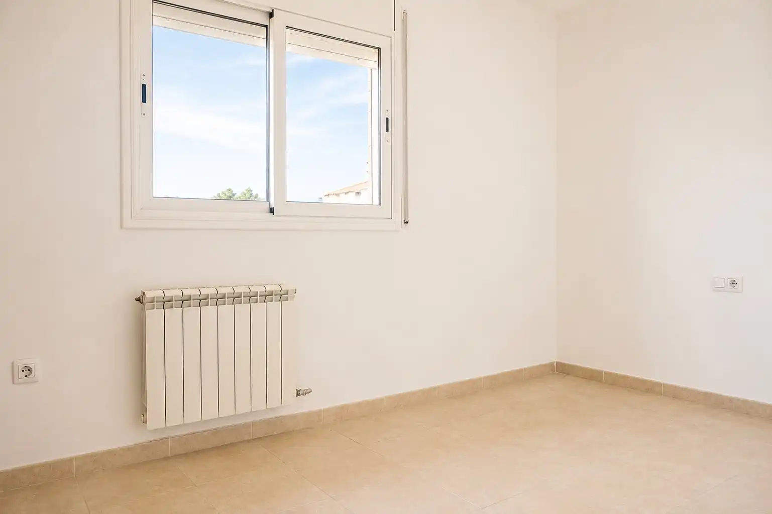 Dormitori de Casa adosada en venda en Pineda de Mar amb Calefacció, Jardí privat i Terrassa