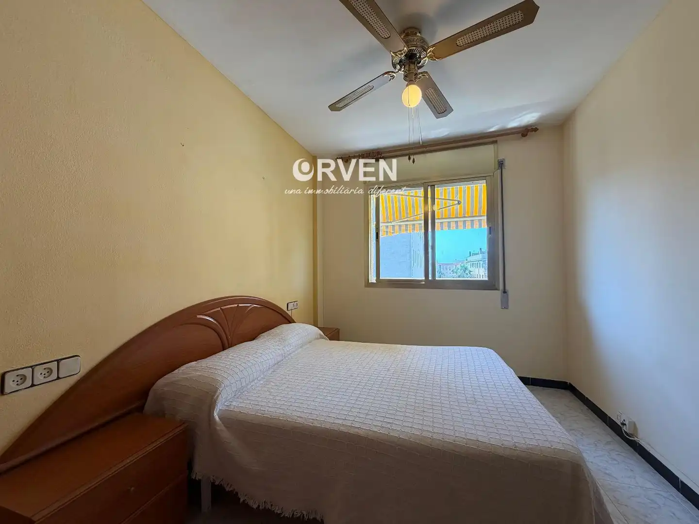 Schlafzimmer von Wohnung zum Verkauf in Torredembarra mit Waschmaschine