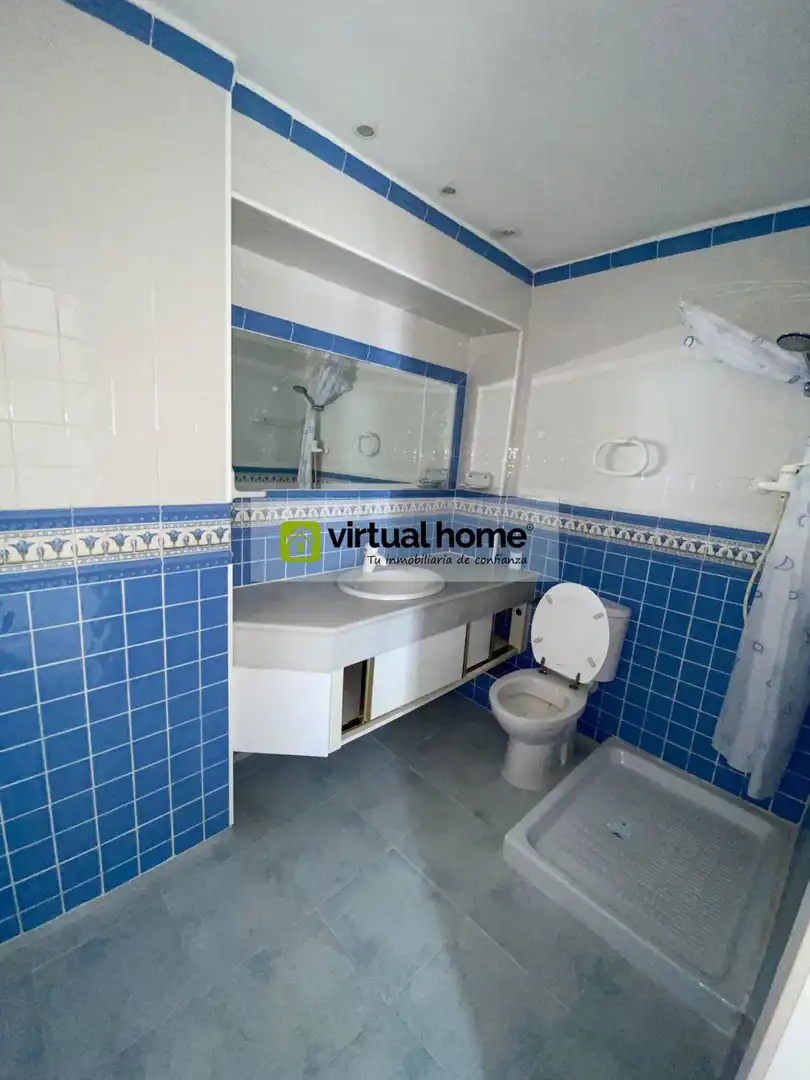 Bathroom of Flat for sale in Benidorm  with Air Conditioner, Heating and Private garden