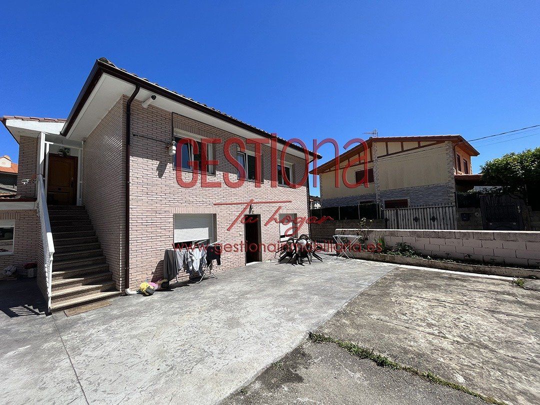 Vista exterior de Casa o xalet en venda en Noja amb Jardí privat, Terrassa i Moblat