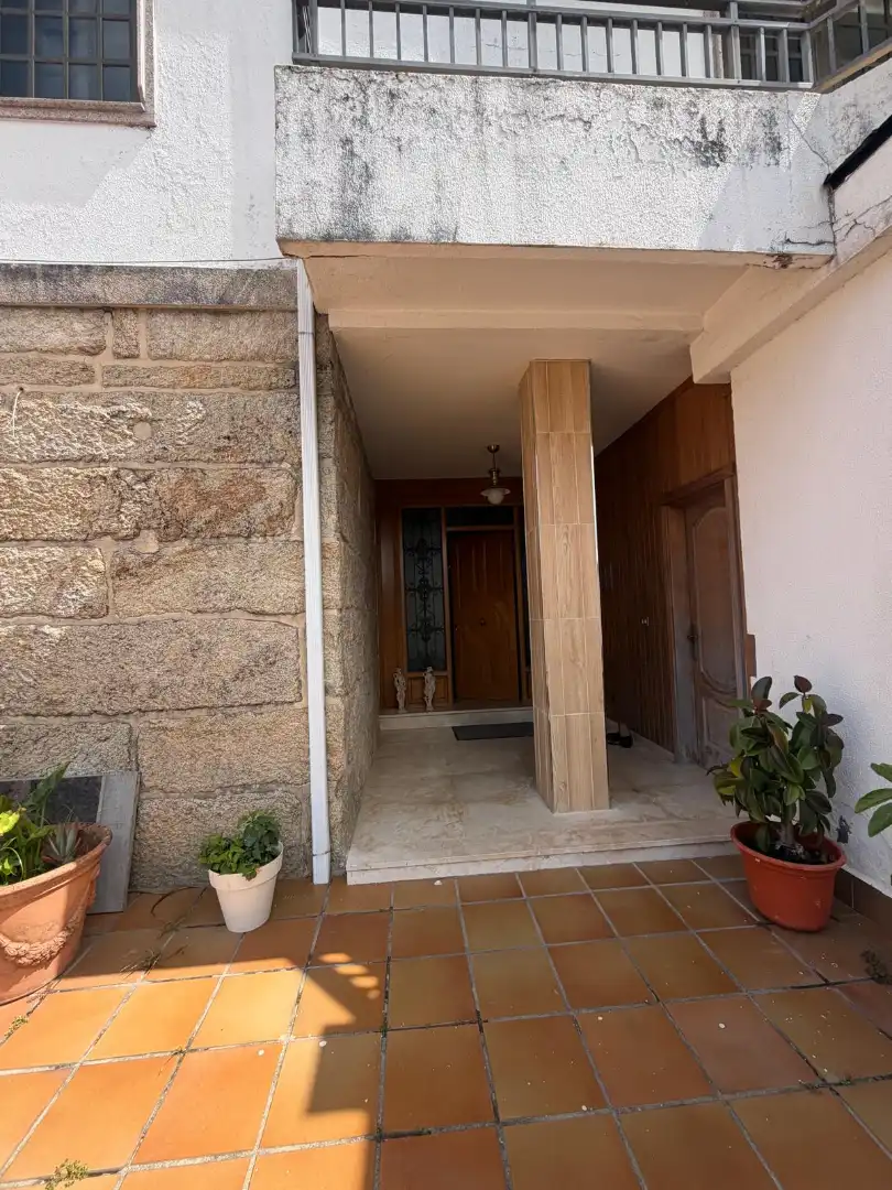 Piso de alquiler en Cangas  con Calefacción, Terraza y Amueblado