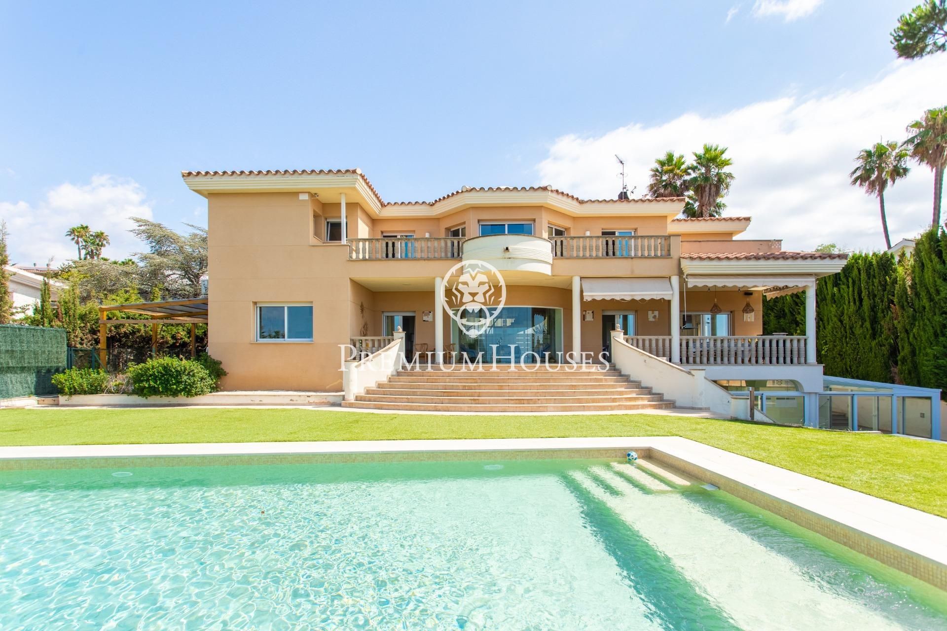 Vista exterior de Casa o xalet en venda en Alella amb Aire condicionat, Calefacció i Jardí privat