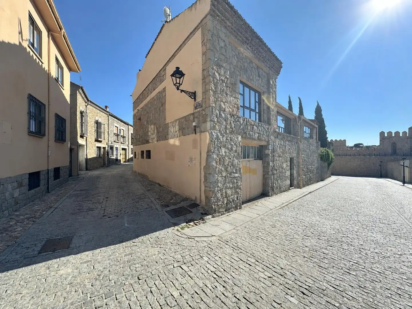 Vista exterior de Casa o xalet en venda en Ávila amb Calefacció i Moblat