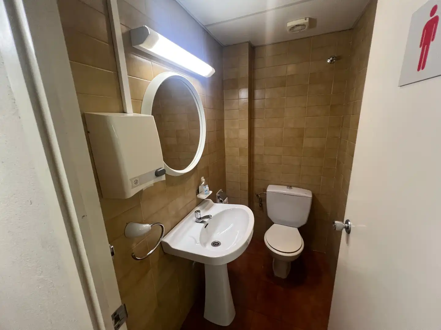 Bathroom of Commercial properties for rent in Cervera  with Air Conditioner, Heating and Furnished
