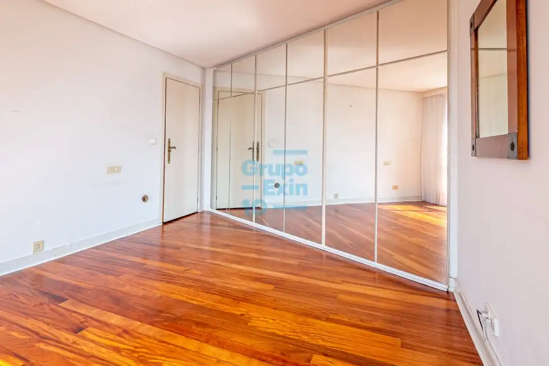 Bedroom of Flat for sale in Donostia - San Sebastián   with Heating, Terrace and Storage room