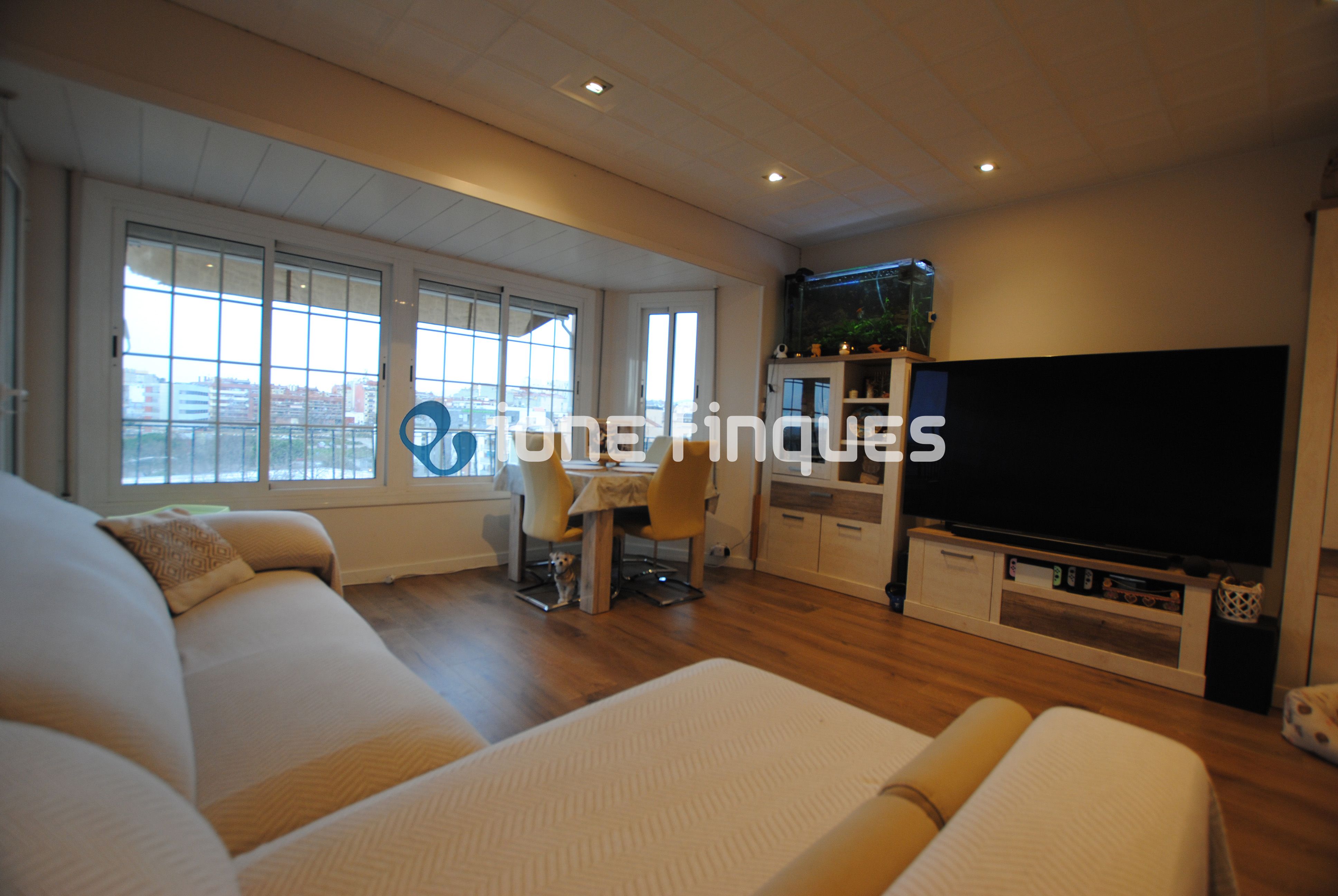 Sala de estar de Piso en venta en Terrassa con Calefacción, Terraza y Trastero