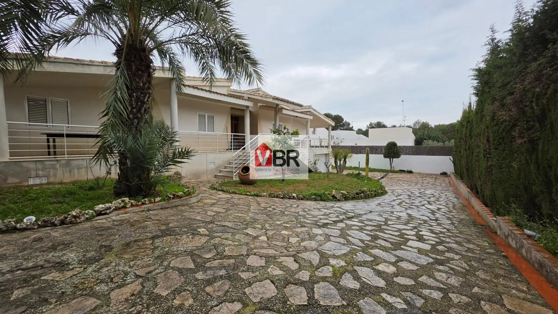 Vista exterior de Casa o xalet de lloguer en Paterna amb Aire condicionat, Calefacció i Jardí privat