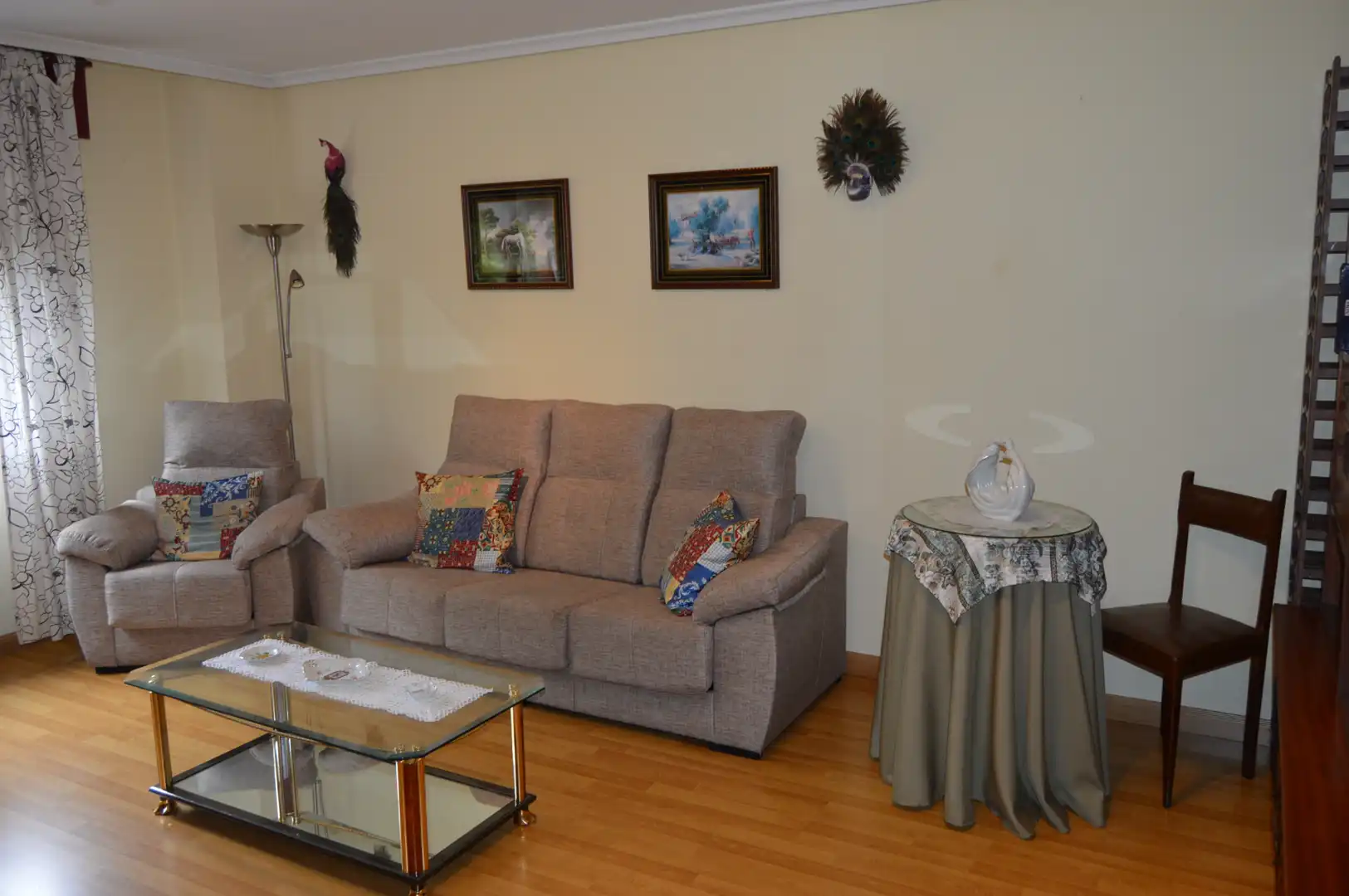Sala de estar de Piso en venta en Avilés con Calefacción, Parquet y Trastero