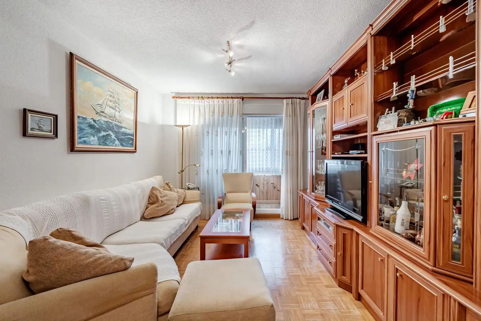 Sala de estar de Piso en venta en Villanueva del Pardillo con Calefacción, Parquet y Balcón