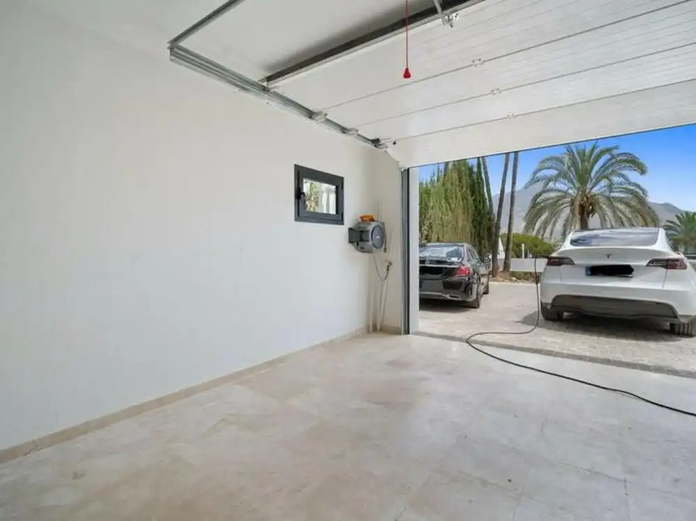 Parking of Houses for sale in Nueva Andalucía