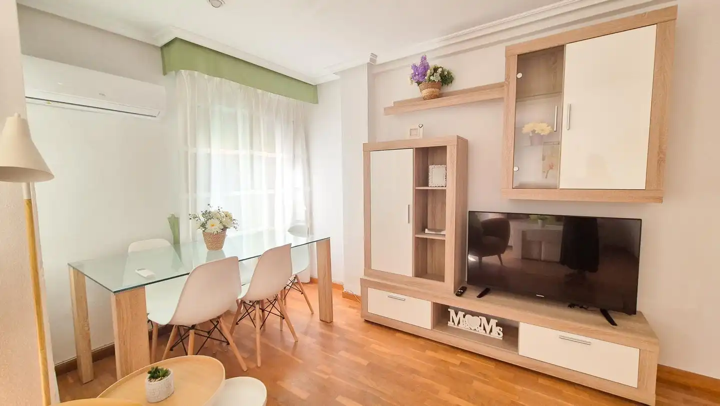 Flat for rent in Plaza Crevillente - Antiguos Juzgados - El Asilo