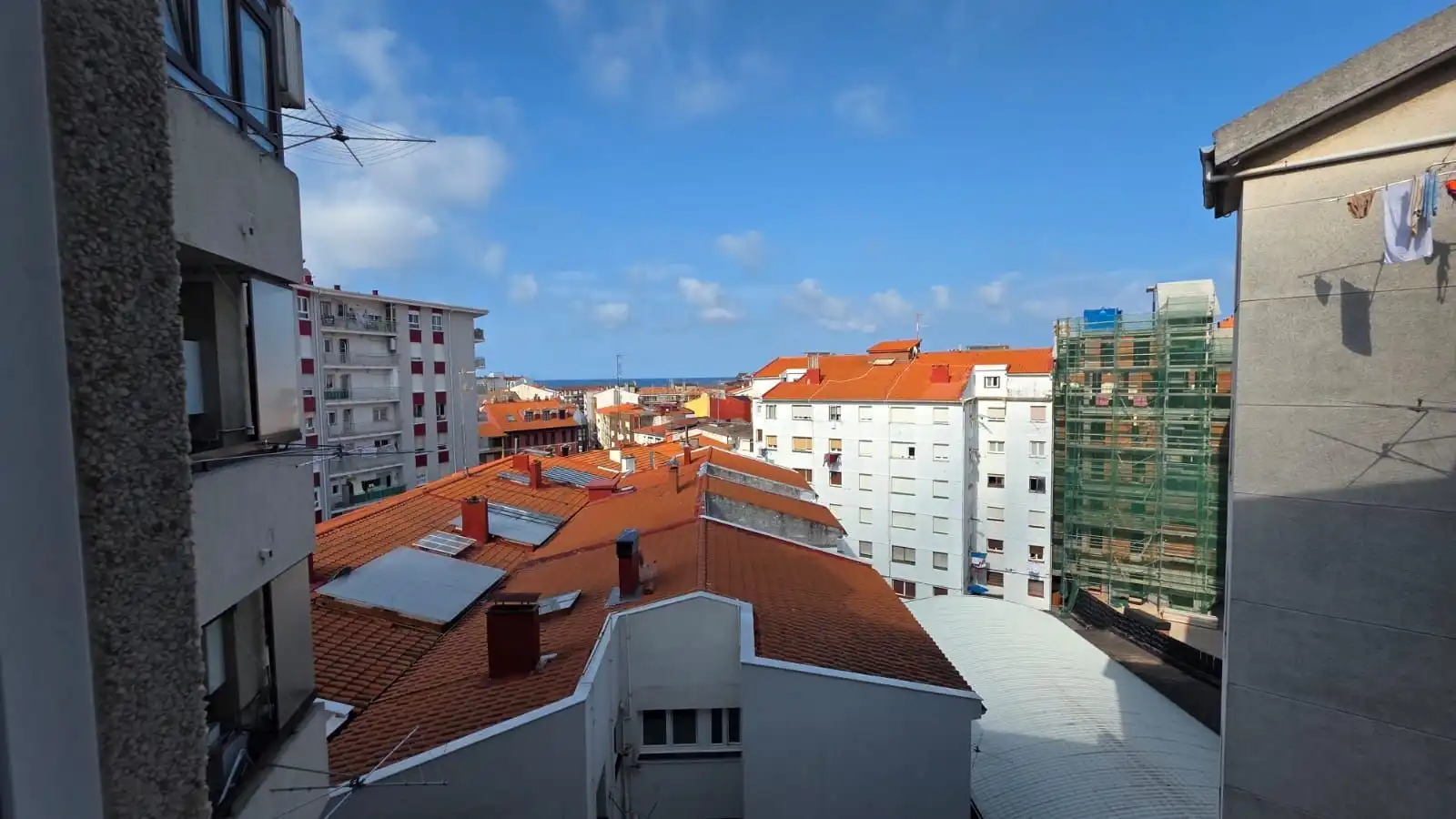 Vista exterior de Pis en venda en Castro-Urdiales amb Calefacció i Terrassa