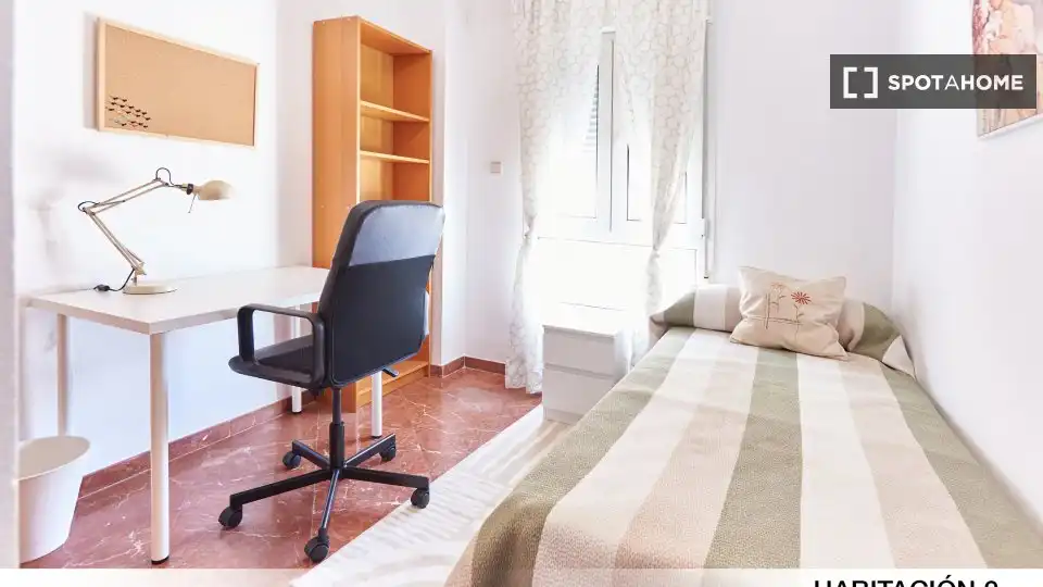 Habitación de Piso para compartir en Sevilla con Aire acondicionado, Terraza y Amueblado