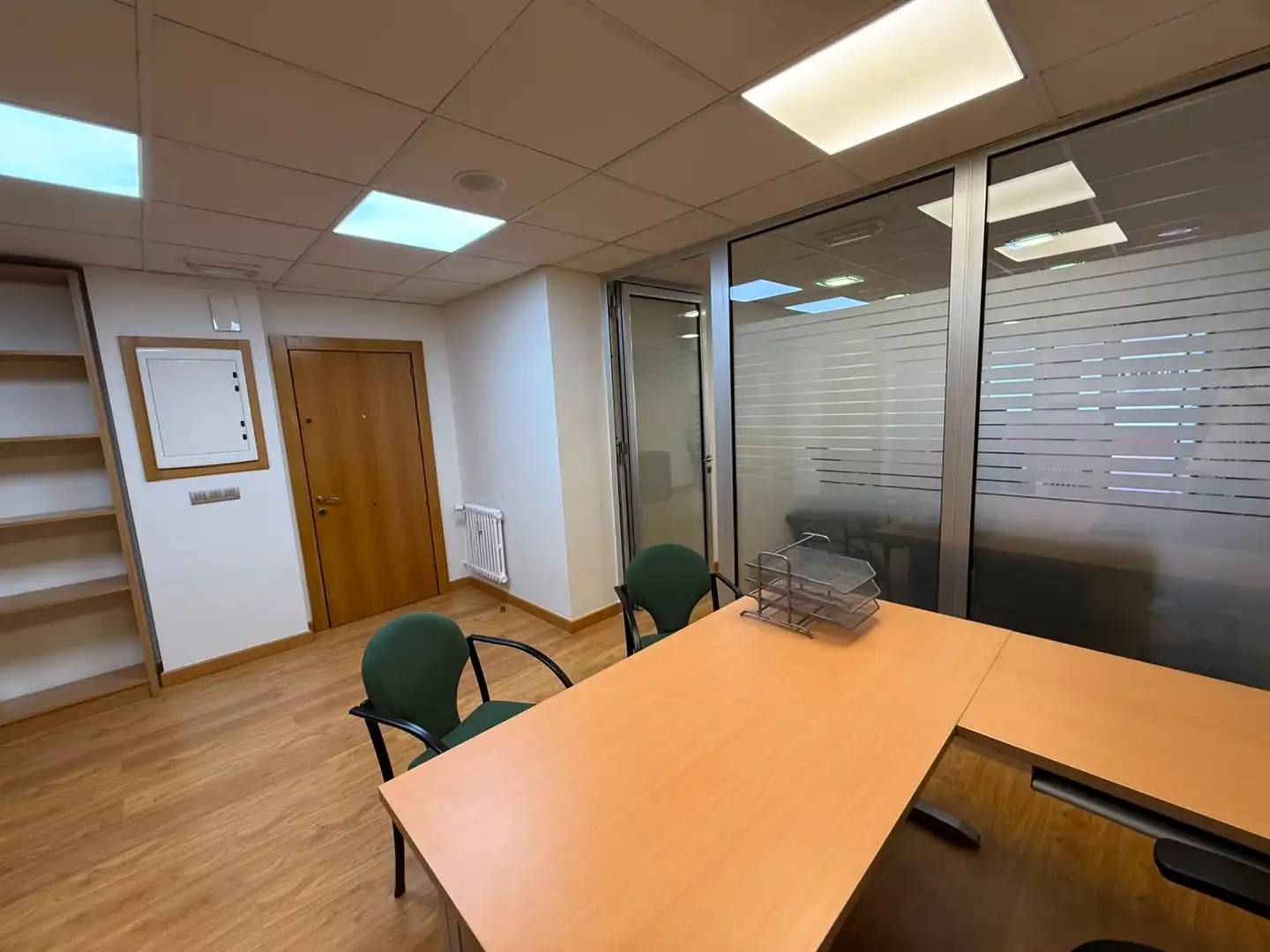 Oficina de alquiler en Oviedo  con Calefacción, Terraza y Amueblado