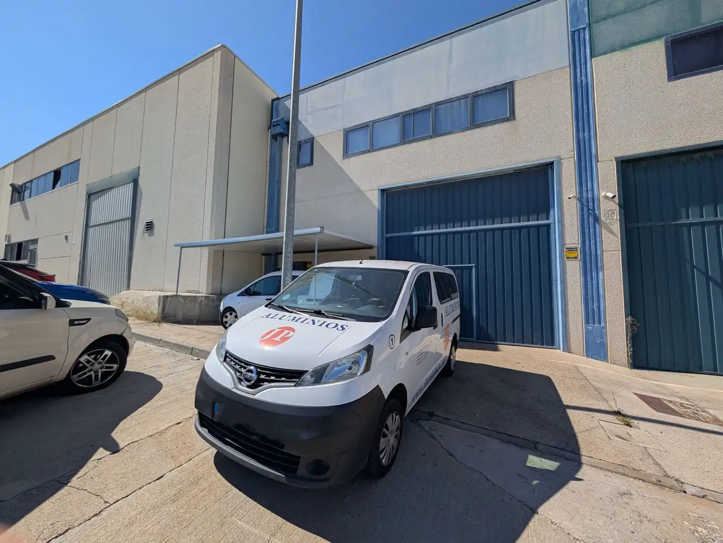 Vista exterior de Nave industrial en venta en Cuarte de Huerva