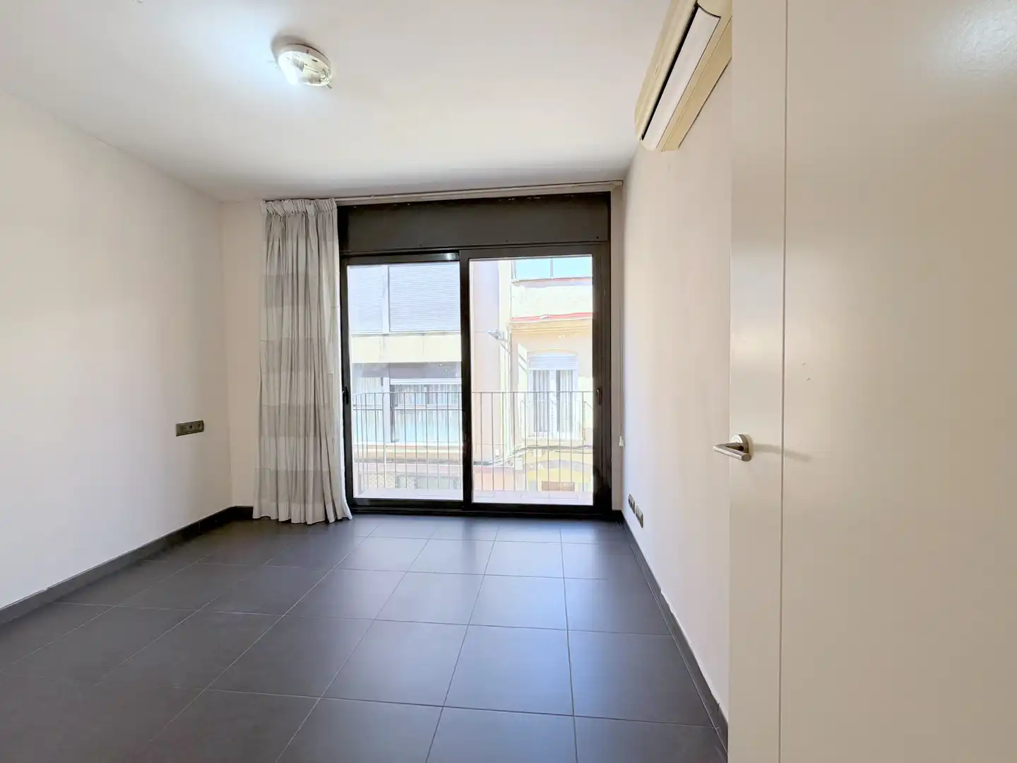 Flat for rent in Carrer de l'Hospital, 19, Centre