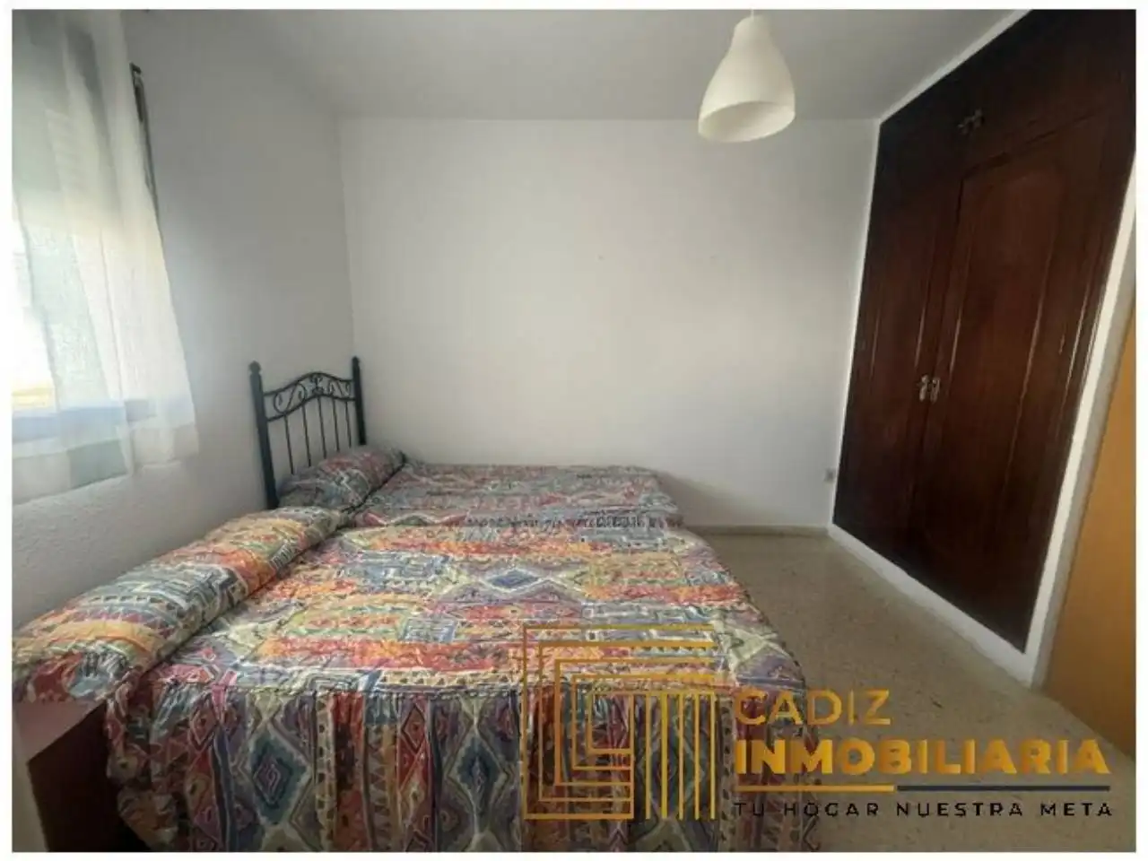 Dormitori de Pis de lloguer en Cádiz amb Balcó